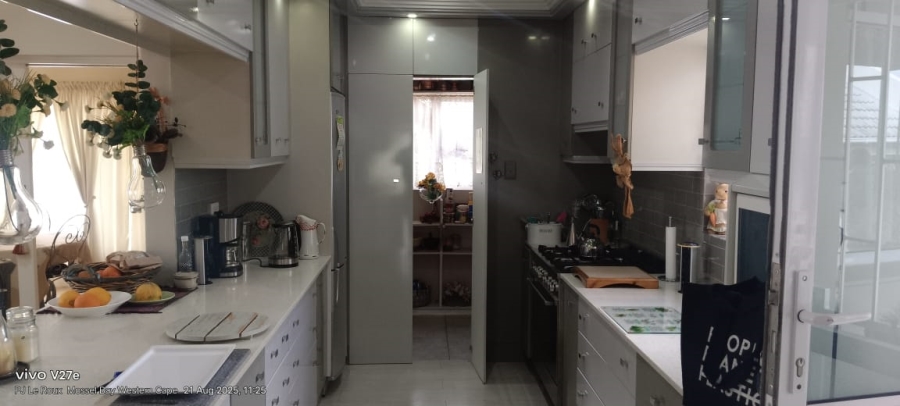 3 Bedroom Property for Sale in Hartenbos Central Western Cape